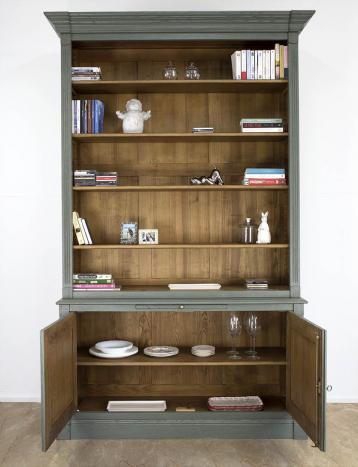 Biblioteca Sylvain 2 cuerpos fabricada en madera de  roble macizo al estilo Directoire Acabado Verde envejecido