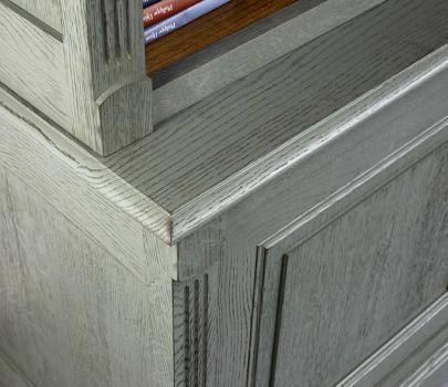 Biblioteca Sylvain 2 cuerpos fabricada en madera de  roble macizo al estilo Directoire Acabado Verde envejecido