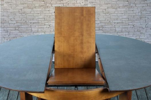 Mesa de comedor redonda Emilia fabricada en madera de Cerezo macizo bandeja de cerámica estilo contemporáneo