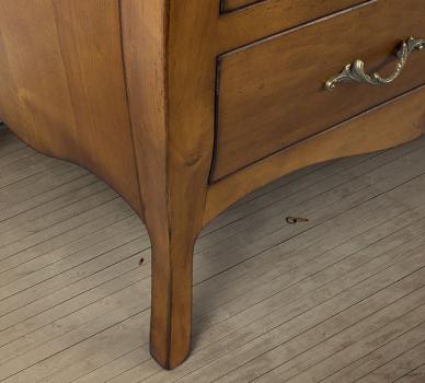 Muebles de TV Adelia fabricado en madera de cerezo macizo al estilo Luis XV acabado nogal claro