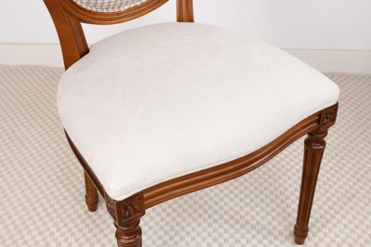Silla de madera maciza de cerezo de estilo Louiss XVI Emeline