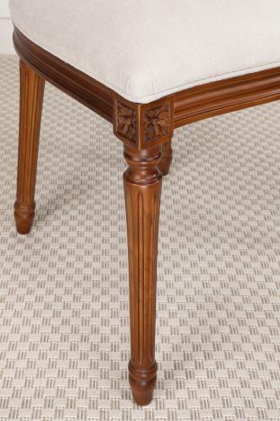 Silla de madera maciza de cerezo de estilo Louiss XVI Emeline