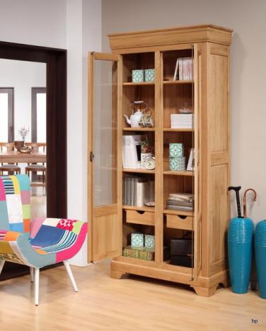 Armario vitrina André de 2 puertas fabricado en madera de roble macizo al estilo Louis Philippe