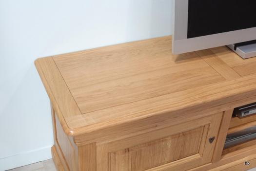 Mueble TV Alexandre fabricado en madera de Roble macizo al estilo Louis Philippe