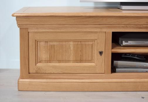 Mueble TV Alexandre fabricado en madera de Roble macizo al estilo Louis Philippe