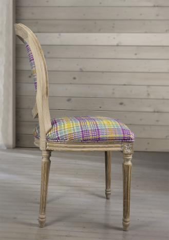 Silla Simón fabricada en madera de roble macizo estilo Louis XV acabado cepillado