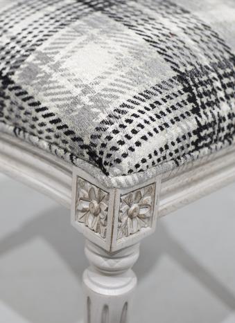 Silla Simón fabricada en madera de roble macizo de estilo Luis XVI 