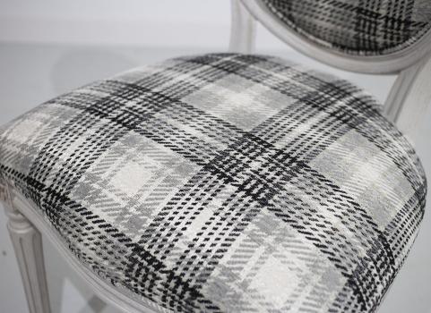 Silla Simón fabricada en madera de roble macizo de estilo Luis XVI 