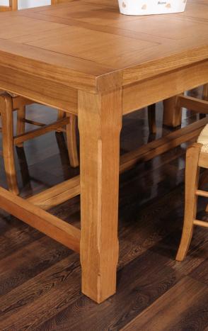 Mesa de comedor rectangular Emilio fabricada en madera de Roble macizo estilo Rústico