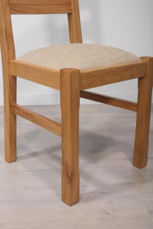 Silla Nestor fabricada en madera de Roble macizo acabado cepillado natural