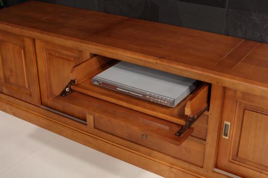 Mueble TV Beatriz fabricado en madera de Cerezo macizo estilo Louis Philippe con 4 puertas y 3 cajones