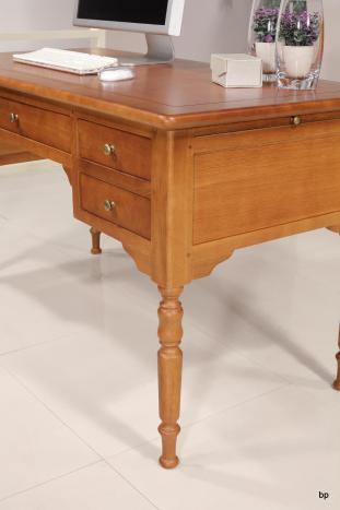 Escritorio HUGO con 5 cajones fabricado en madera de roble macizo al estilo Louis Philippe acabado roble medio