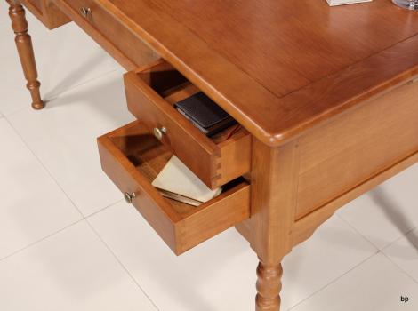 Escritorio HUGO con 5 cajones fabricado en madera de roble macizo al estilo Louis Philippe acabado roble medio