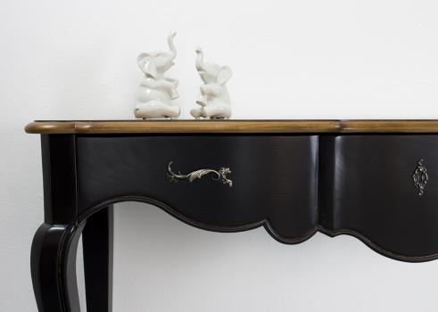 Consola Cristiano fabricada en madera de roble y cerezo macizo al estilo Louis XV