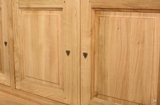  Aparador 4 puertas Jean-Baptiste fabricado en madera de roble macizo al estilo Louis Philippe