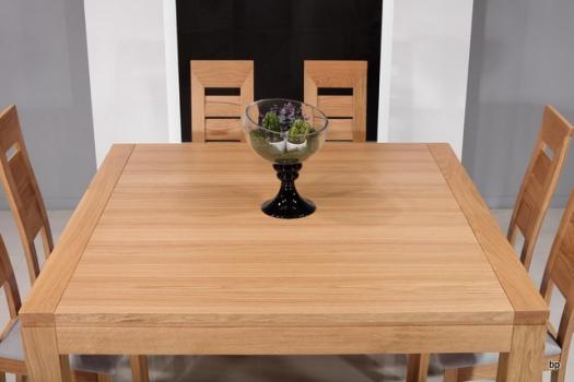 Mesa de comedor cuadrada fabricada en madera de roble macizo 140x140 estilo contemporáneo