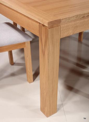 Mesa de comedor cuadrada fabricada en madera de roble macizo 140x140 estilo contemporáneo