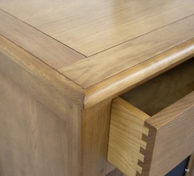 Aparador pequeño Maxime fabricado en madera de Roble macizo  estilo Rústico