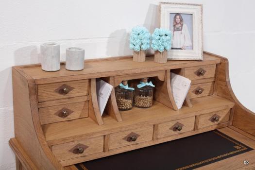 Secretaria estilo francés Juan Luis fabricada en madera de roble macizo estilo Directoire acabado cepillado natural antik