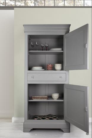 Armario Baptiste fabricado en madera de Roble macizo al estilo Louis Philippe acabado cepillado Gris