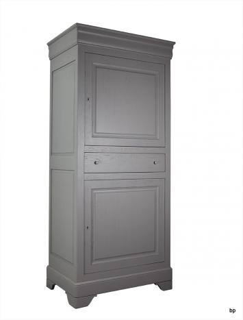 Armario Baptiste fabricado en madera de Roble macizo al estilo Louis Philippe acabado cepillado Gris