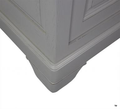 Armario Baptiste fabricado en madera de Roble macizo al estilo Louis Philippe acabado cepillado Gris