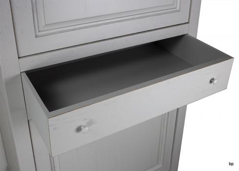 Armario Baptiste fabricado en madera de Roble macizo al estilo Louis Philippe acabado cepillado Gris