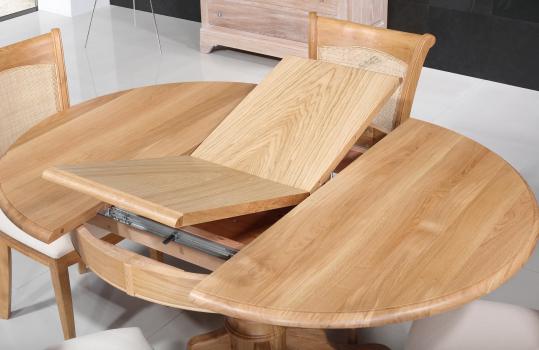 Mesa de comedor redonda Iker con pata central fabricada en madera de Roble macizo al estilo Louis Philippe diametro 105 cm