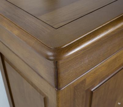 Aparador  Elisa de 2 puertas fabricado en madera de Roble macizo al estilo Louis Philippe con acabado Roble Medio