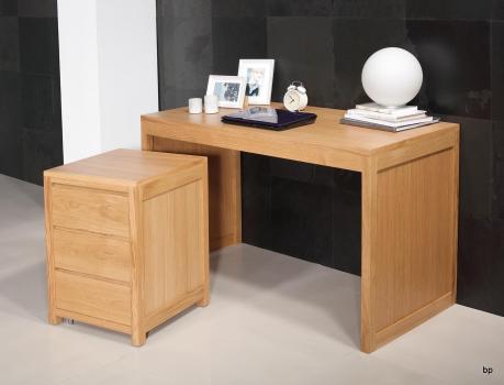 Escritorio estilo Contemporáneo fabricado en madera de Roble macizo acompañada con modulo con ruedas de 3 cajones