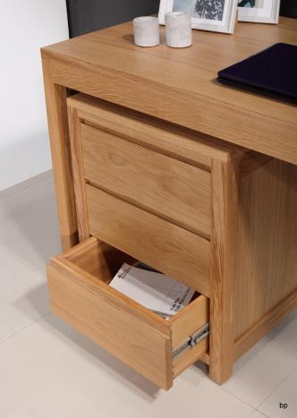 Escritorio estilo Contemporáneo fabricado en madera de Roble macizo acompañada con modulo con ruedas de 3 cajones