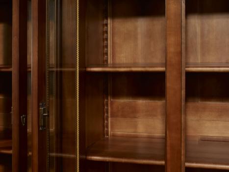 Estantería librería de 5 puertas y 5 cajones fabricada en madera de Cerezo macizo al estilo Louis Philippe