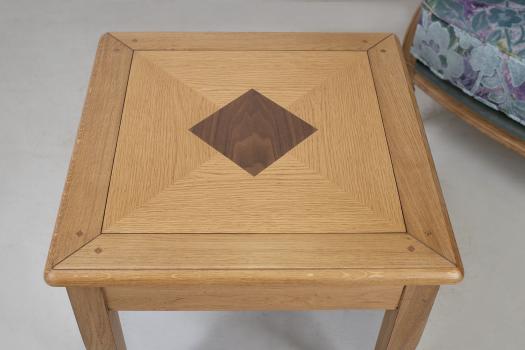 Pequeña mesa de centro fabricada en Roble estilo Directoire 