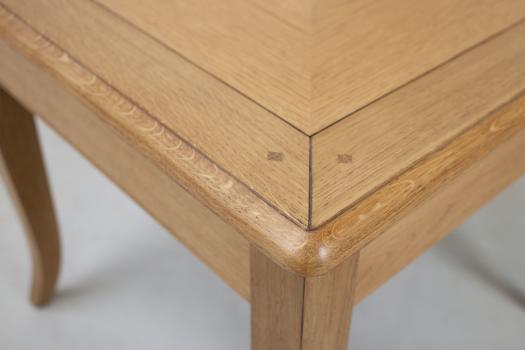 Pequeña mesa de centro fabricada en Roble estilo Directoire 