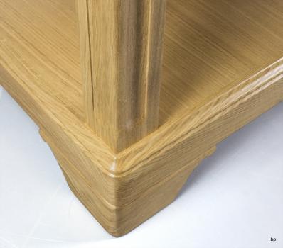 Mesa auxiliar Inês  fabricada en madera de roble de estilo Louis Philippe con 1 cajón