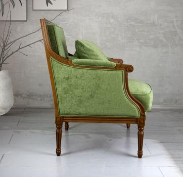 Sillón Anne de estilo Luis XVI fabricado en madera maciza de Haya, tejido verde
