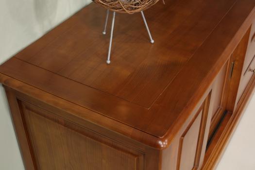 Mueble TV Lise 16/9 fabricada en madera maciza de cerezo estilo Louis Philippe con 4 puertas y 3 cajones