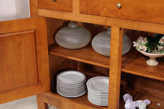 Aparador con 3 puertas y 4 cajones fabricado en madera de Cerezo macizo estilo rústico