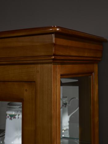 Armario Vitrina de 1 puerta y 1 cajón fabricado en madera de Cerezo macizo en estilo Louis Philippe 