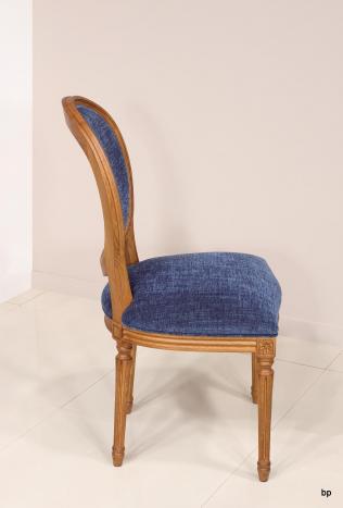 Silla fabricada en madera de roble macizo estilo Louis XV acabado cepillado dorado