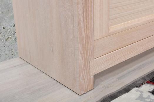 Mueble TV con 2 puertas Noa fabricado en madera de roble macizo  estilo contemporáneo