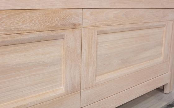 Mueble TV con 2 puertas Noa fabricado en madera de roble macizo  estilo contemporáneo