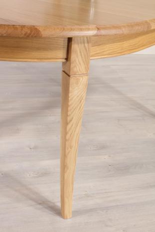 Mesa de comedor ovalada 170x110 fabricada en roble macizo al estilo Louis Philippe con 2 extensiones de 40 cm cada una.  