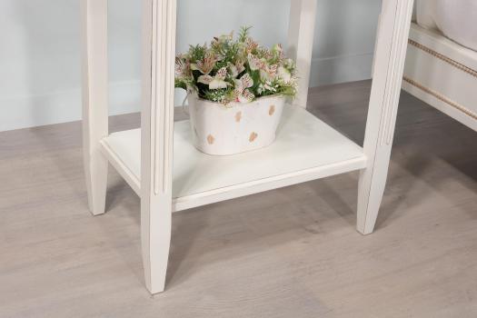 Mesilla de noche Victoria estilo Luis XVI en madera de cerezo con acabado de lino envejecido