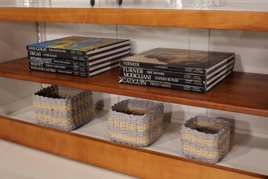 Librería Jade realizada en madera de cerezo de estilo Directorio.