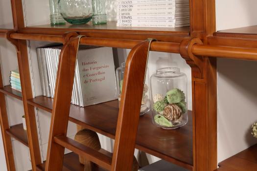 Librería Jade realizada en madera de cerezo de estilo Directorio.