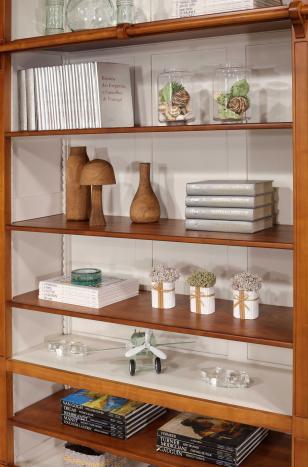 Librería Jade realizada en madera de cerezo de estilo Directorio.