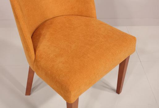 Silla Eduardo fabricada en madera de cerezo macizo, asiento y respaldo tapizados de estilo Contemporáneo