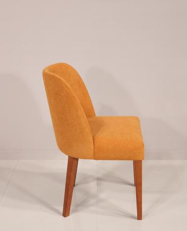 Silla Eduardo fabricada en madera de cerezo macizo, asiento y respaldo tapizados de estilo Contemporáneo