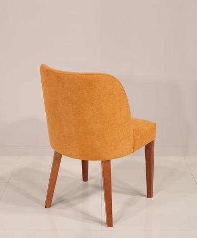 Silla Eduardo fabricada en madera de cerezo macizo, asiento y respaldo tapizados de estilo Contemporáneo